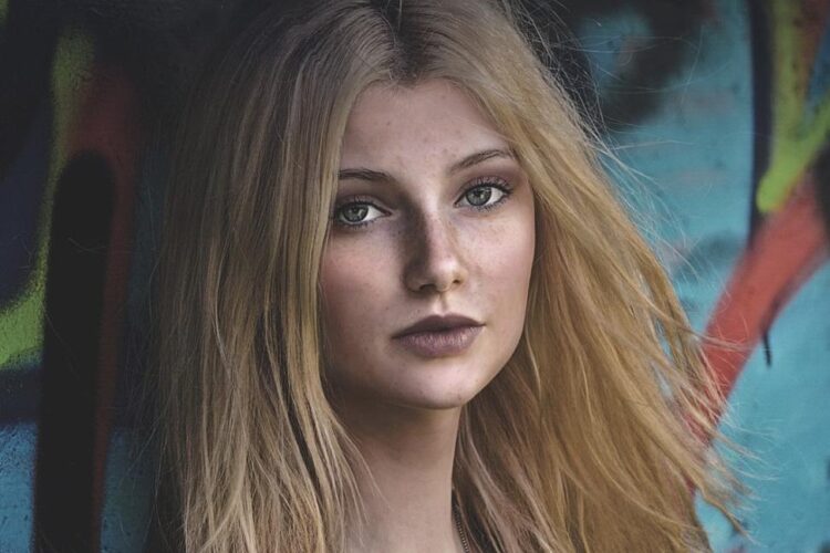 🔥 Už máš dosť predávania svojho tela? Čítaj, ak chceš VYJSŤ VON a ZAČAŤ ODZNOVA!