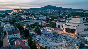 Eskort Nitra – sexi spoločníčky, kurvy a vášnivé zážitky